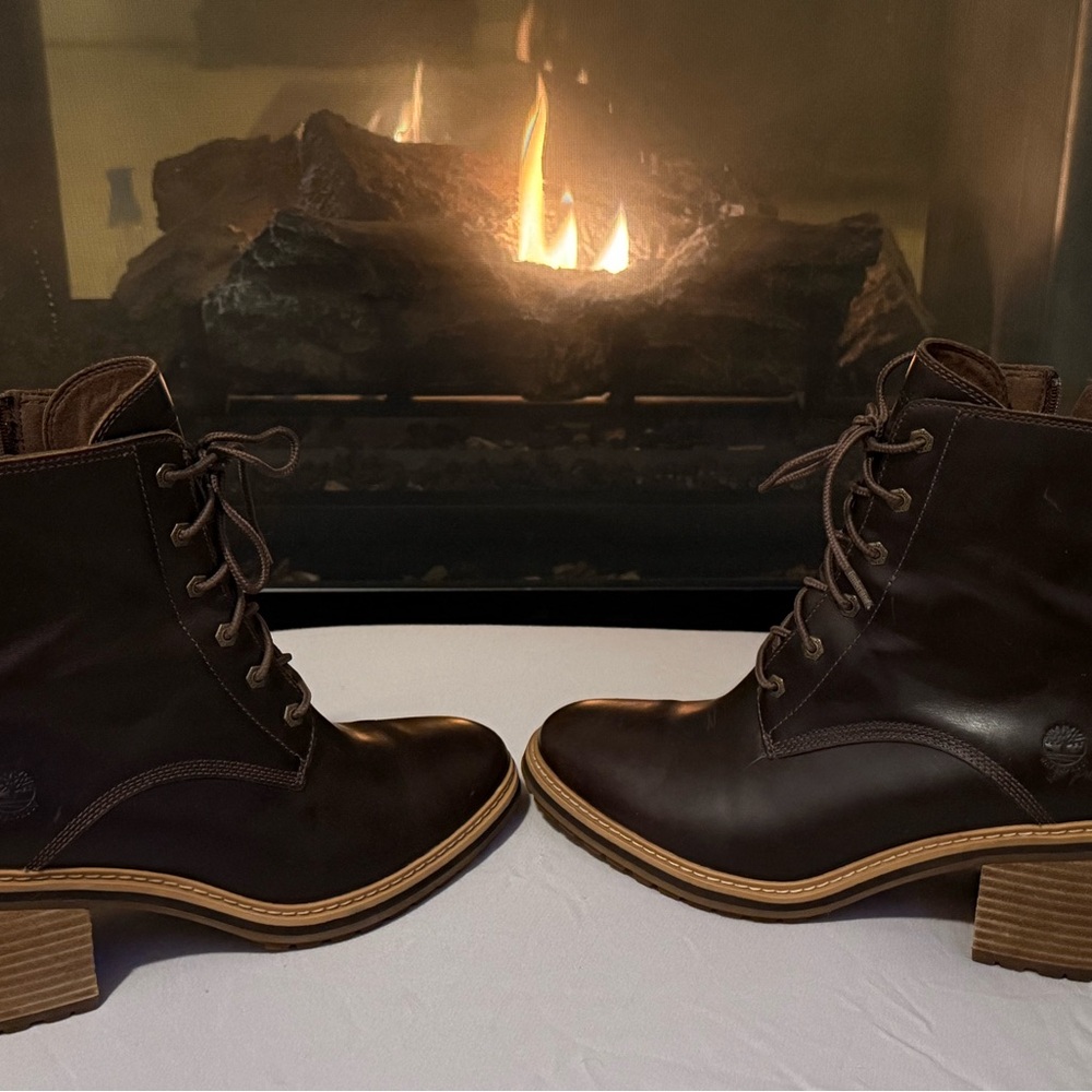 Women’s Leather Boots - Picture 3 of 6